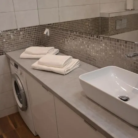 Srebrny Z Garazem * Kolobrzeg