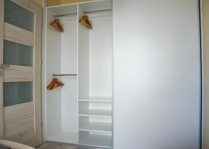 Srebrny Z Garazem דירה